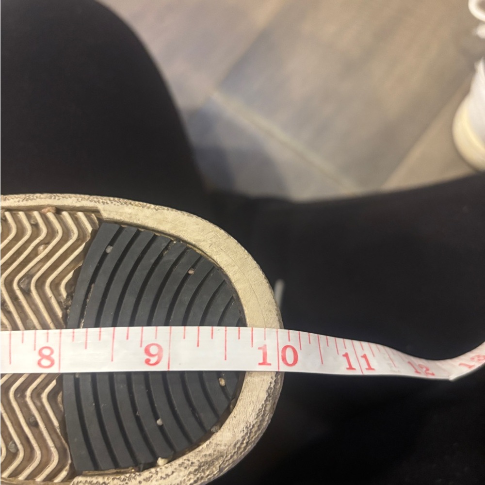 Puma White and Black Low-Top Sneakers with Signature Stripe - Picture 5 of 6